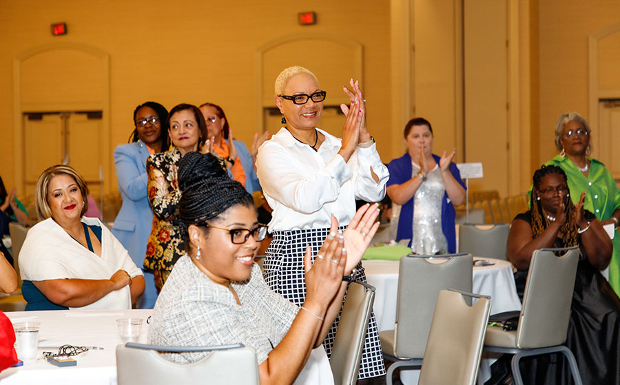 LSL team clapping during a session
